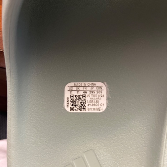 yeezy slide “salt”